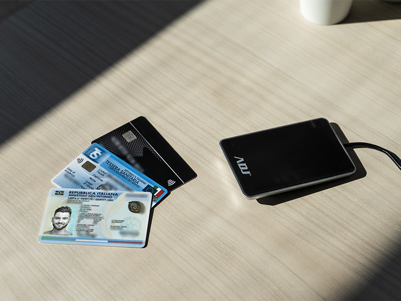 Lettore Smart Card NFC RFID Contactless CR001 - ADJ